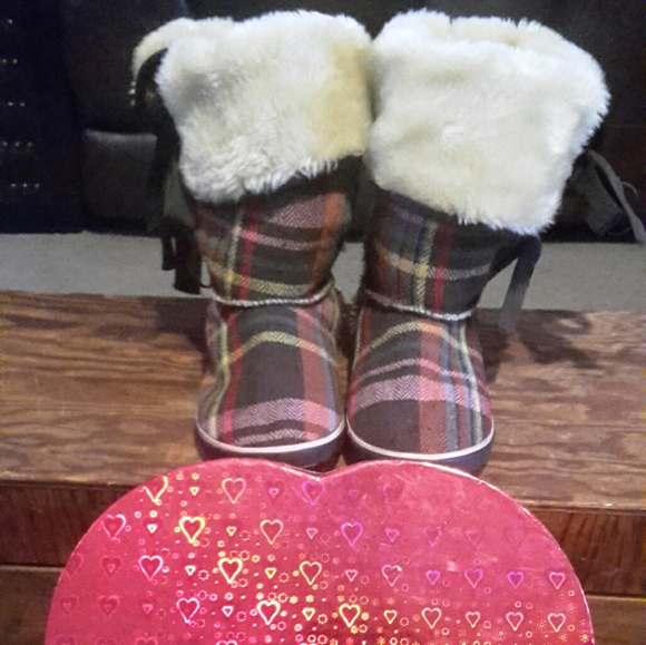 Women's 8 1/2 faux fur lined boots - Picture 2 of 5